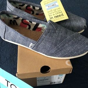 Toms canvas shoes
